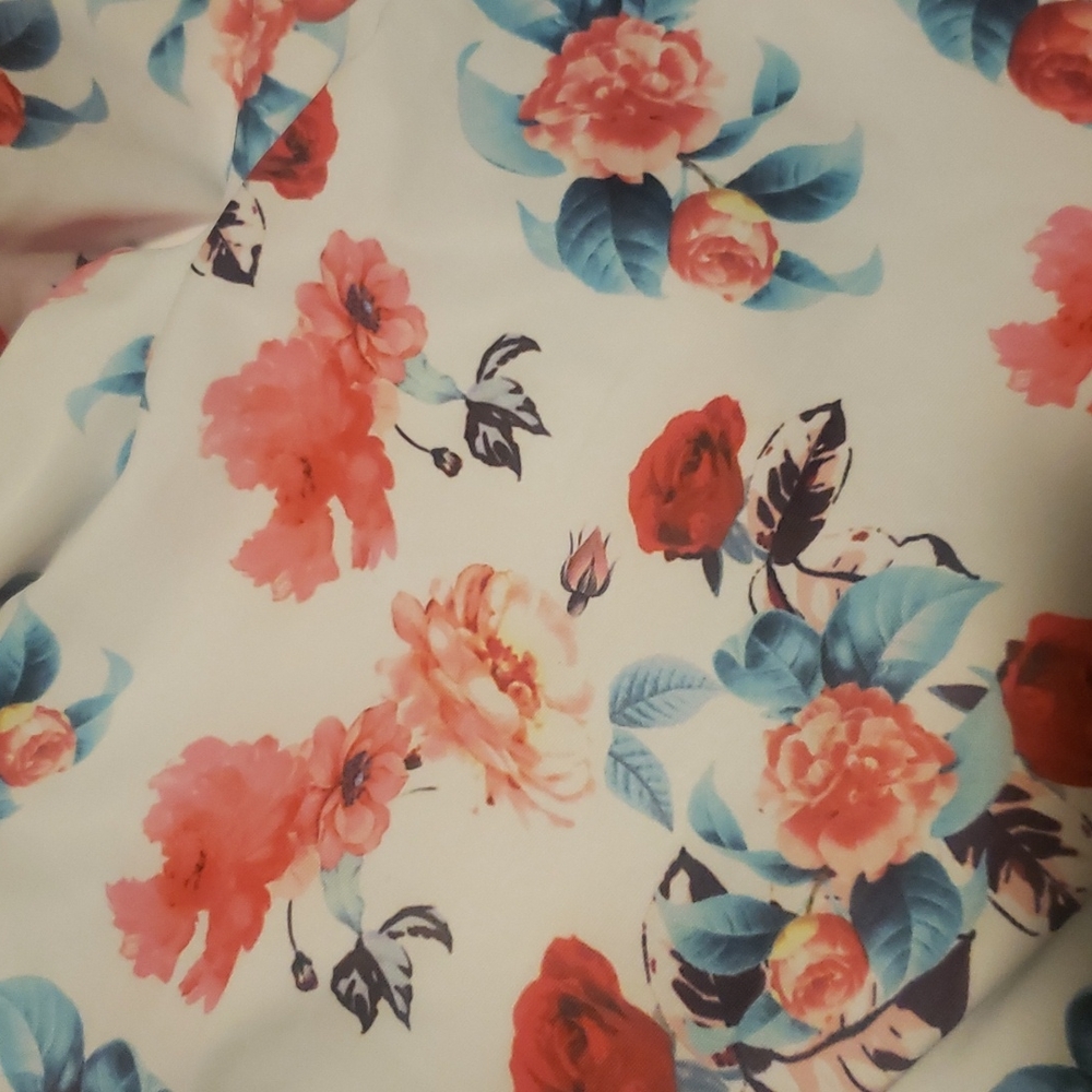 Floral two piece - Picture 2 of 3